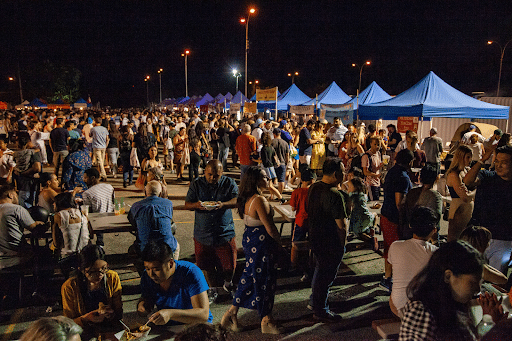 night life market crowd