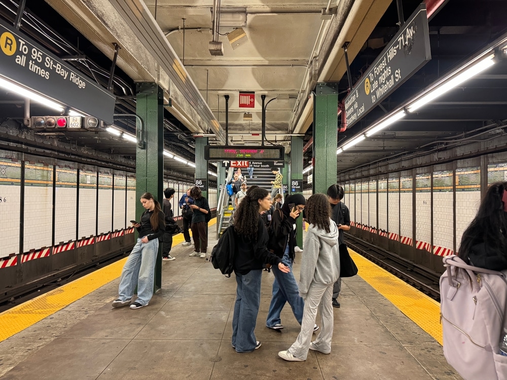 A bustling subway station in New York City during peak rush hour, filled with commuters navigating the crowded platforms. The image captures the fast-paced energy of NYC's transit system, reflecting the importance of insider tips for navigating the city efficiently, like avoiding rush hour and using real-time transit apps to plan your routes.