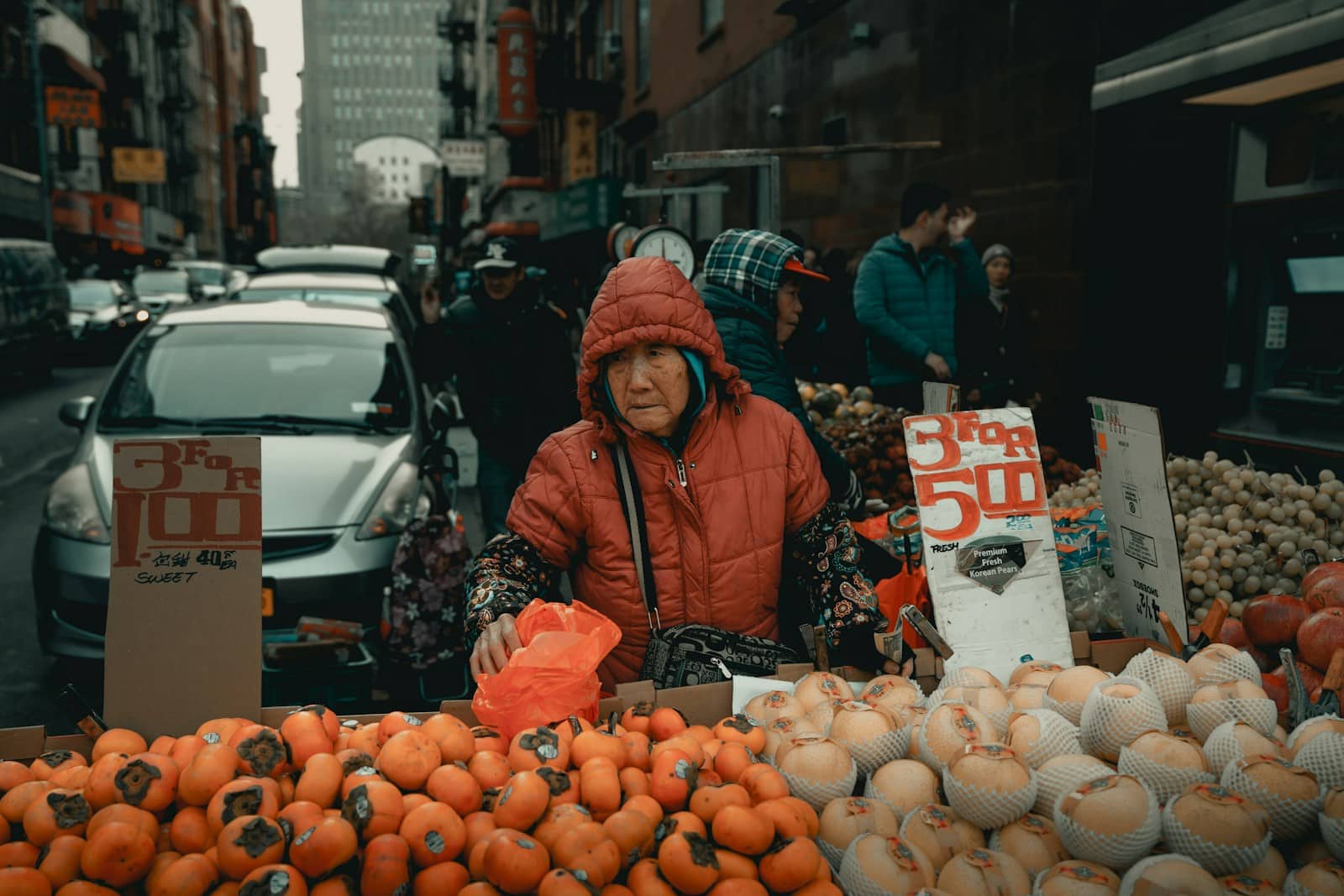 Woman selling fruits near Manhattan Chinatown