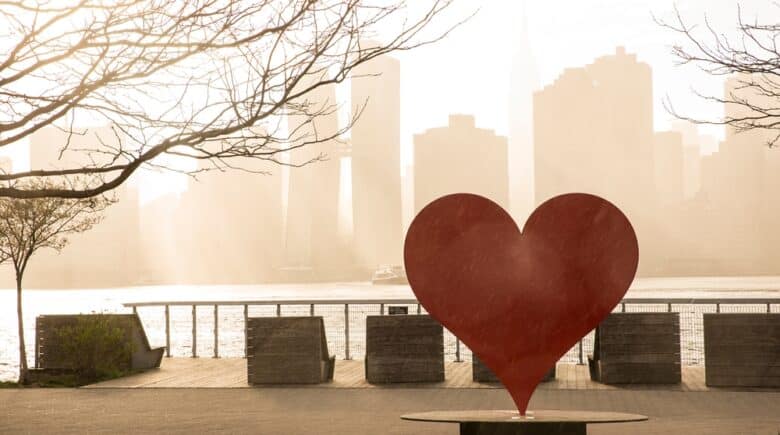 Long island City heart monument