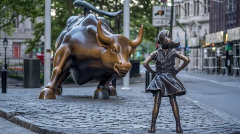 "The Fearless Girl" statue facing Charging Bull in Lower Manhattan