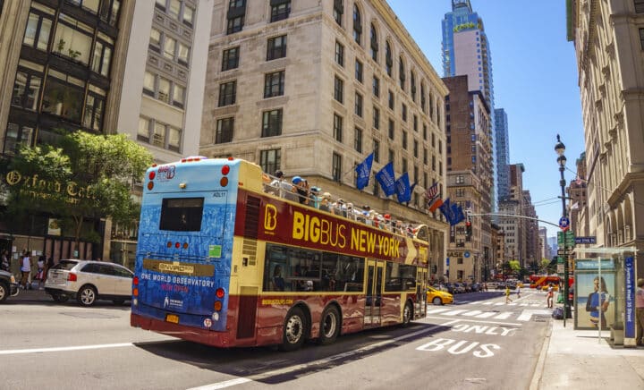 Big Bus Tours New York at 5th Avenue It offers sightseeing tours of New York on an open top double decker bus