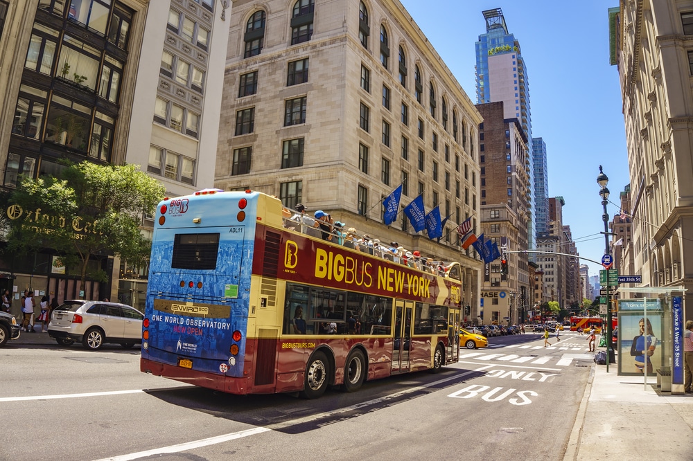Big Bus Tours New York at 5th Avenue It offers sightseeing tours of New York on an open top double decker bus