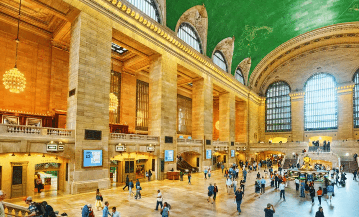 People walking around in the foyer of Grand Central Station, which is where the unique NYC day tour starts.