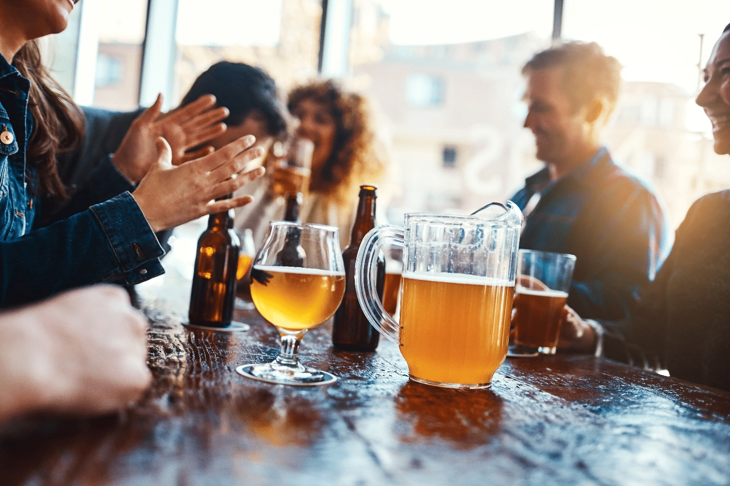 People sitting at a table with drinks during a one-day sightseeing tour