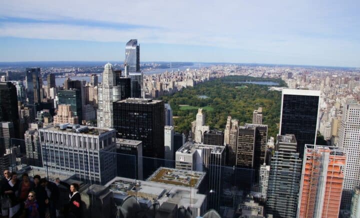 Der Central Park aus der Ferne gesehen während eines New York City-Reiseführers