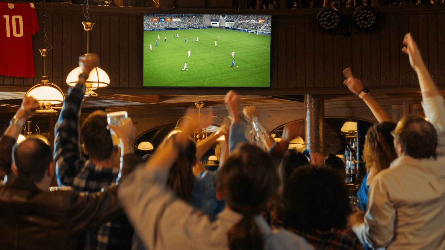 People at a sports bar during a small group tour in New York City
