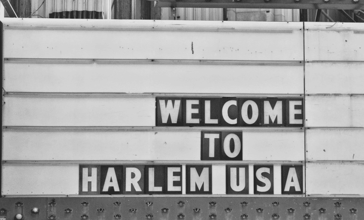 A sign saying ‘welcome to Harlem USA’