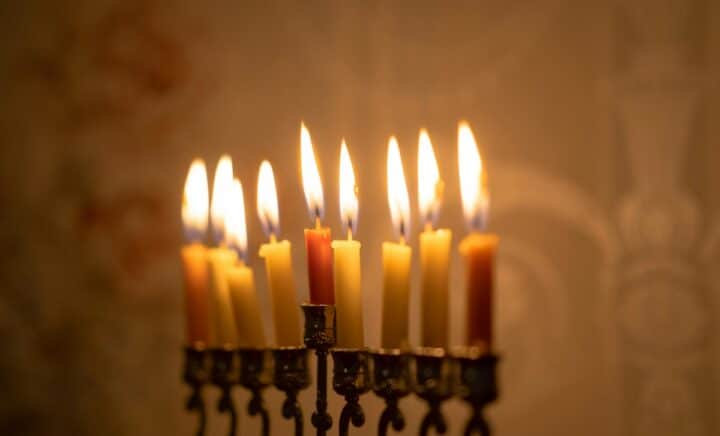 A picture of lighted candles